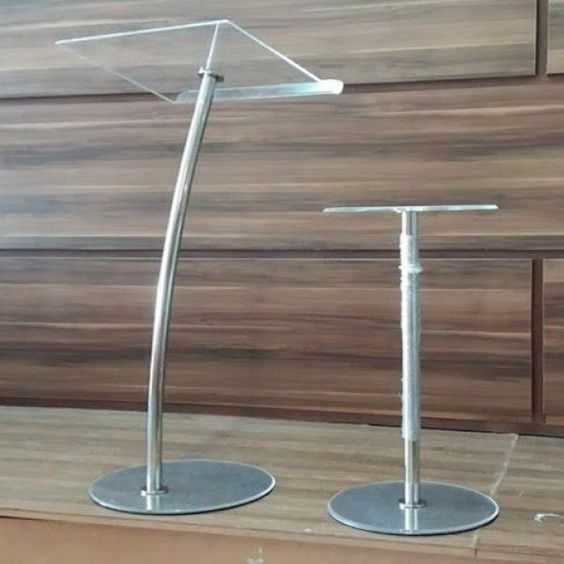bục phát biểu bằng mica