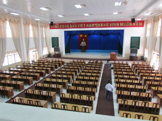 sắp xếp bàn hội trường