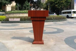 so sánh bục phát biểu gỗ tự nhiên và gỗ công nghiệp